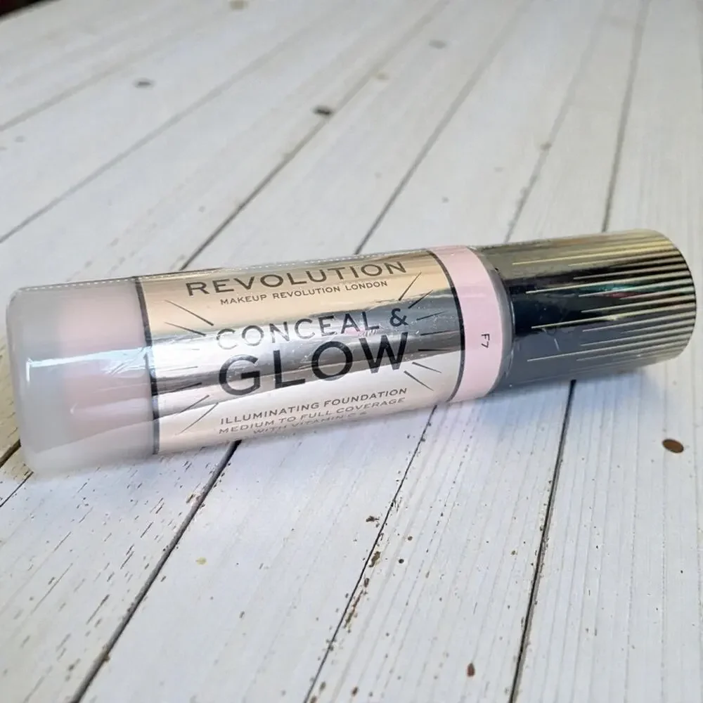 Revolution Conceal & Glow  Illuminating Foundation, F7 New Sealed